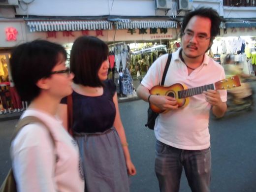 Ukulele through the streets
