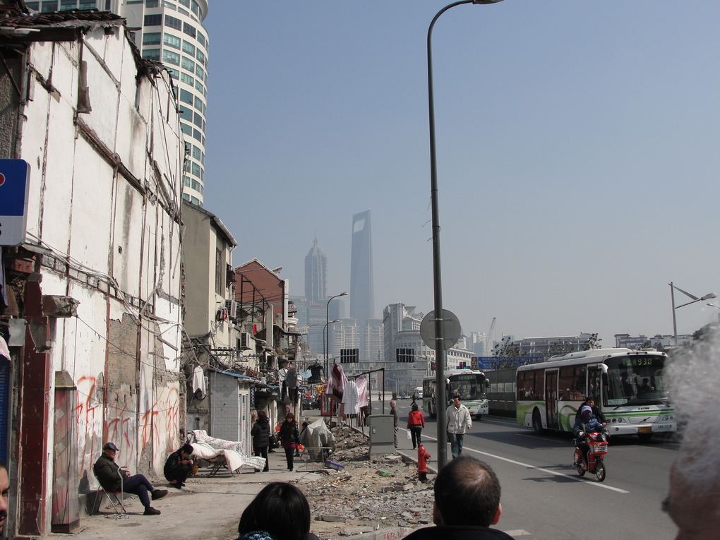 Housing marked for demolition, Suzhou Nan Lu, 2011